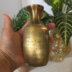 Antique Brass Gold Vase – Elegant Vintage Hollywood Regency